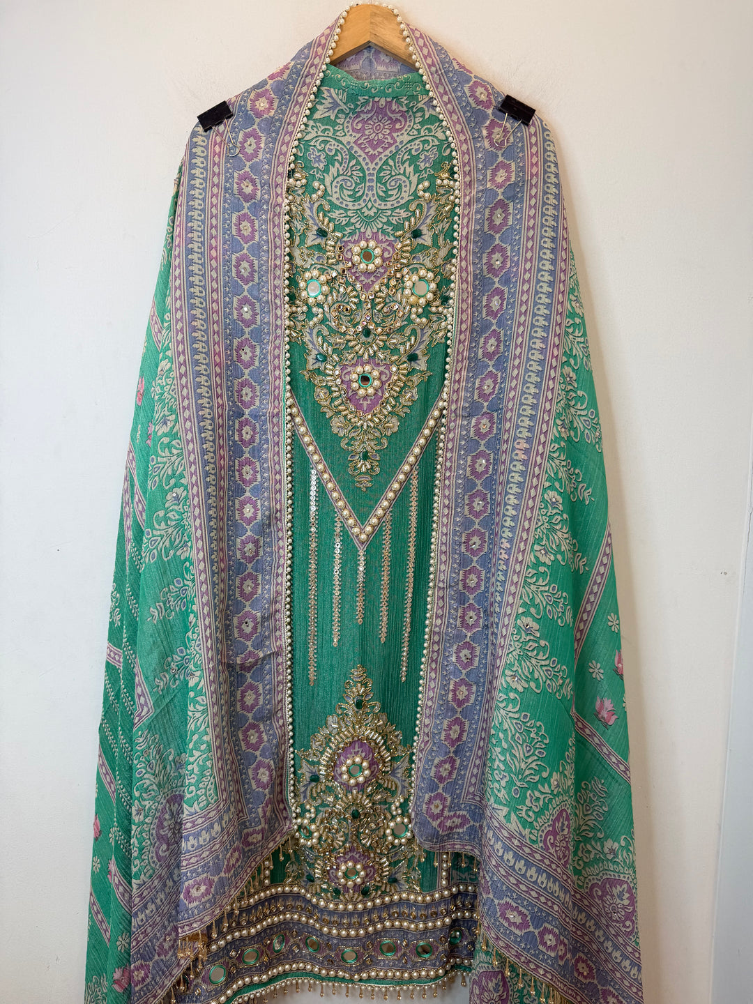 Zarielle – Crushed Tissue Kundan Mirror Suit