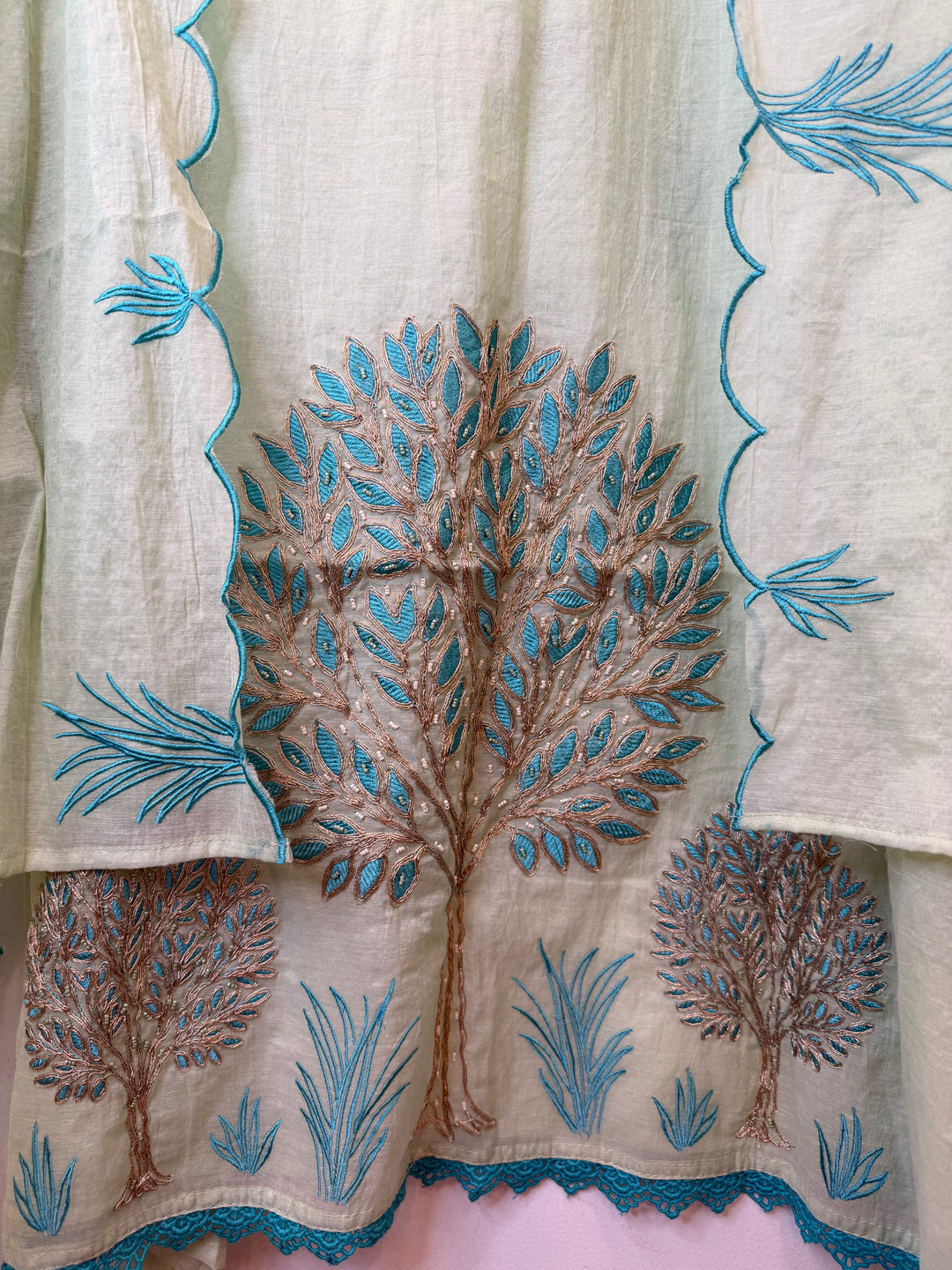 Zariyaana – Green Mul Cotton Cutwork Suit