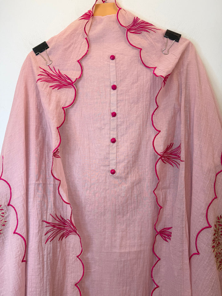 Zariyaana – Pink Mul Cotton Cutwork Suit