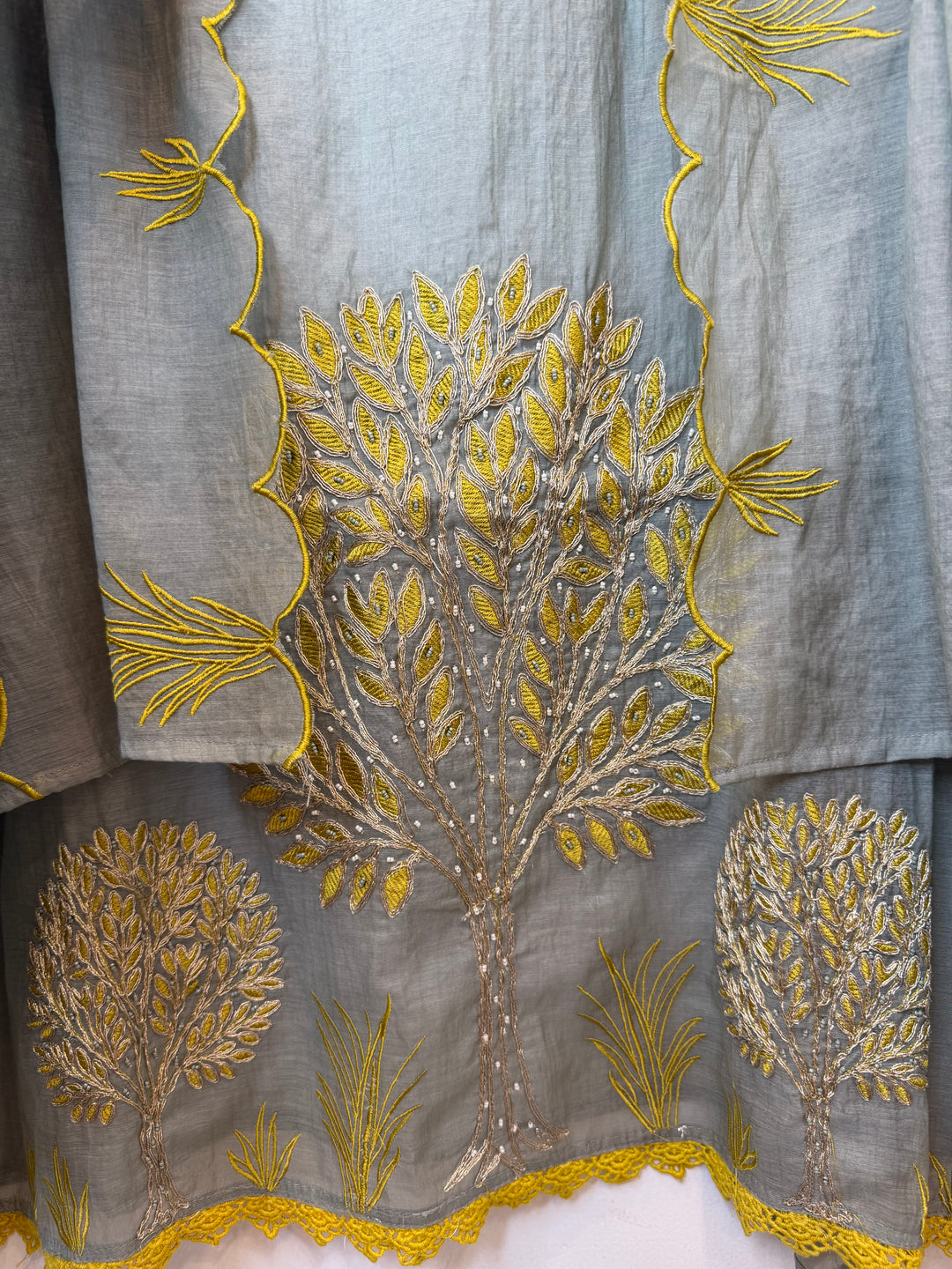 Zariyaana – Grey Mul Cotton Cutwork Suit
