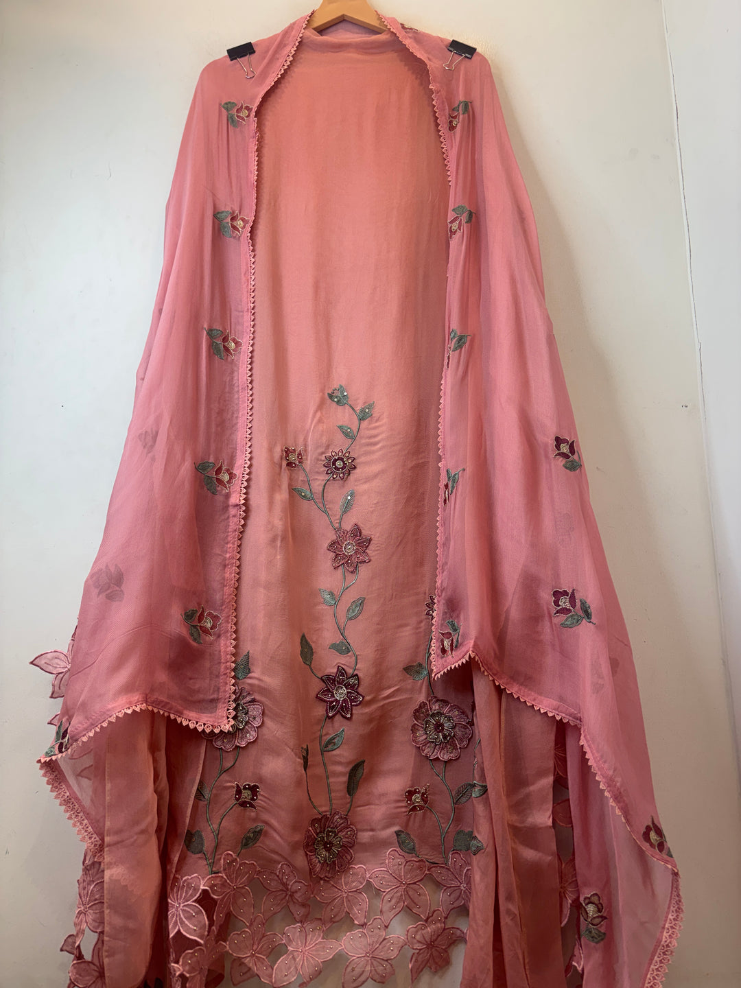 Zariya – Peach Pink Twill Organza Floral Suit