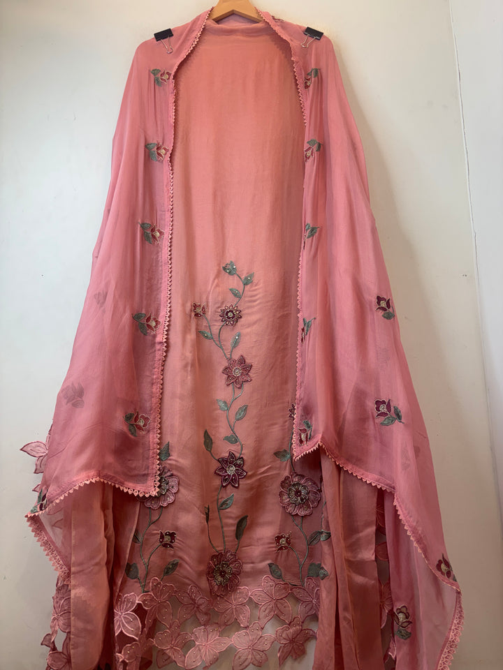 Zariya – Peach Pink Twill Organza Floral Suit