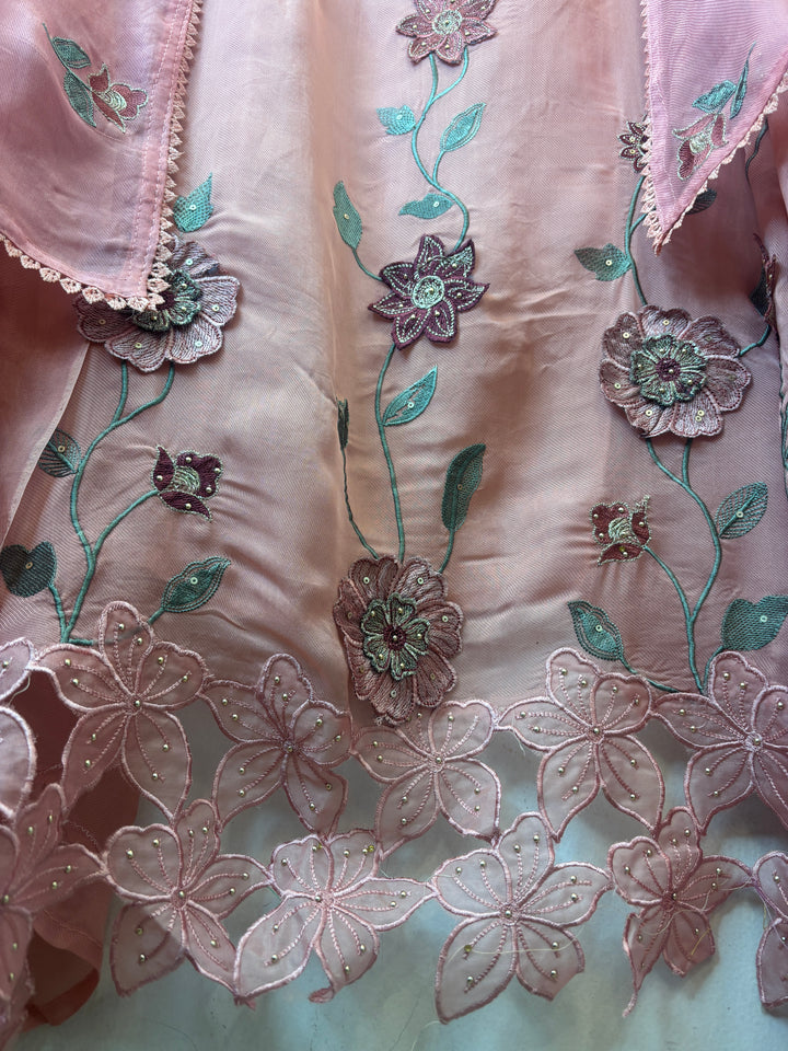 Zariya – Peach Pink Twill Organza Floral Suit