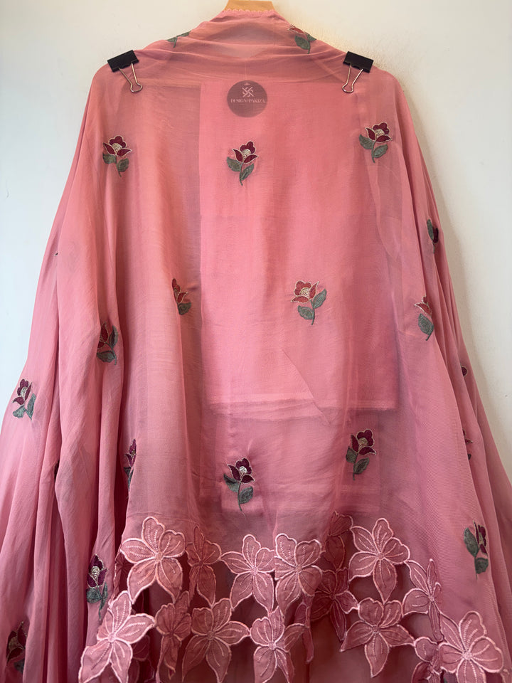 Zariya – Peach Pink Twill Organza Floral Suit