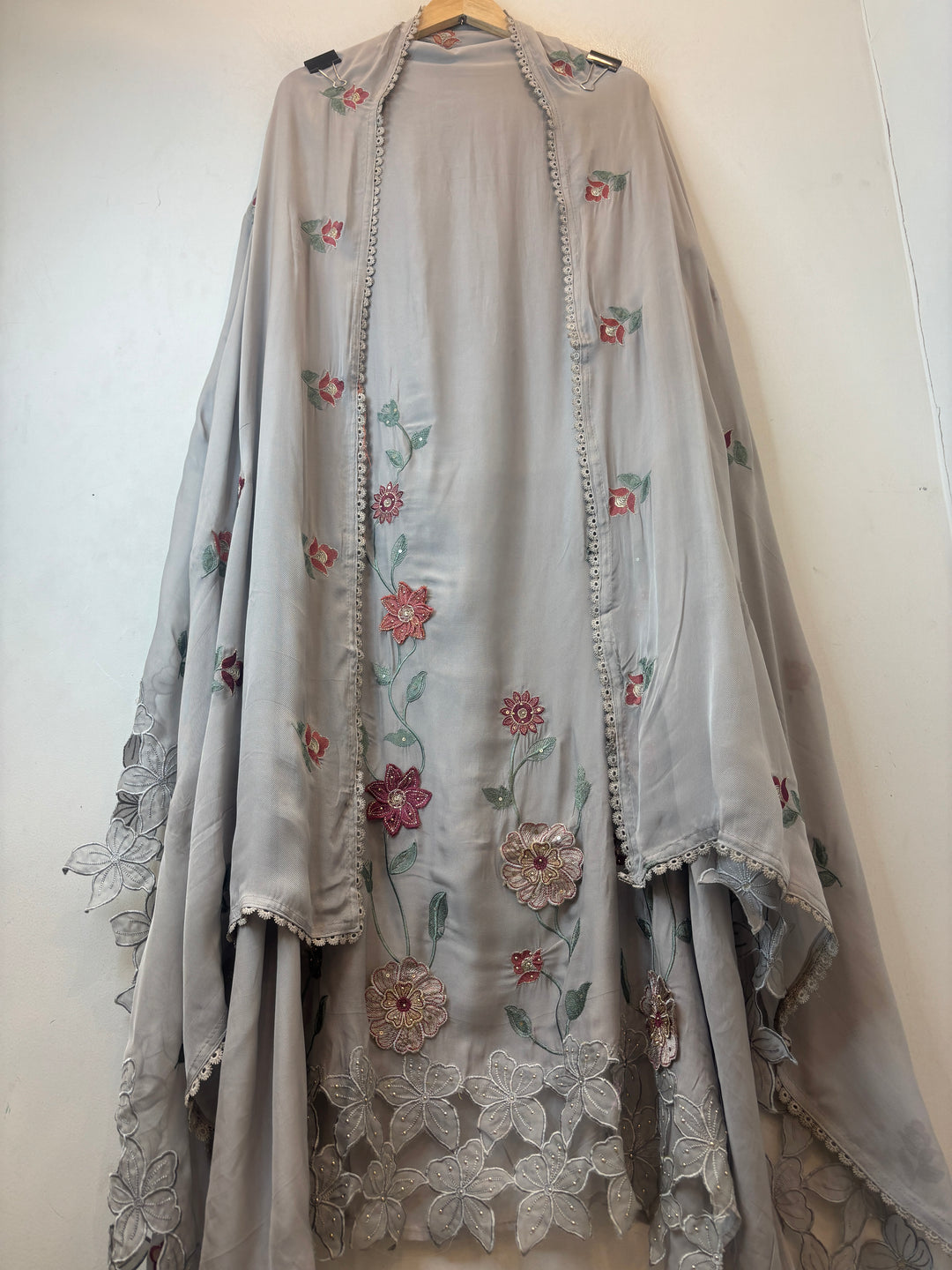 Zariya – Grey Twill Organza Floral Suit