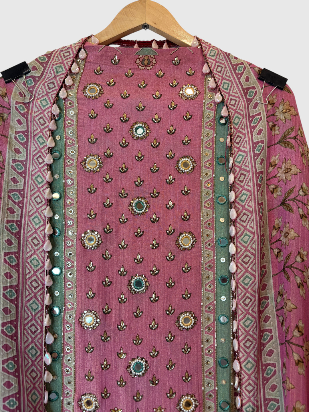 Zareva – Pink Crushed Tissue Pearl Handwork Suit