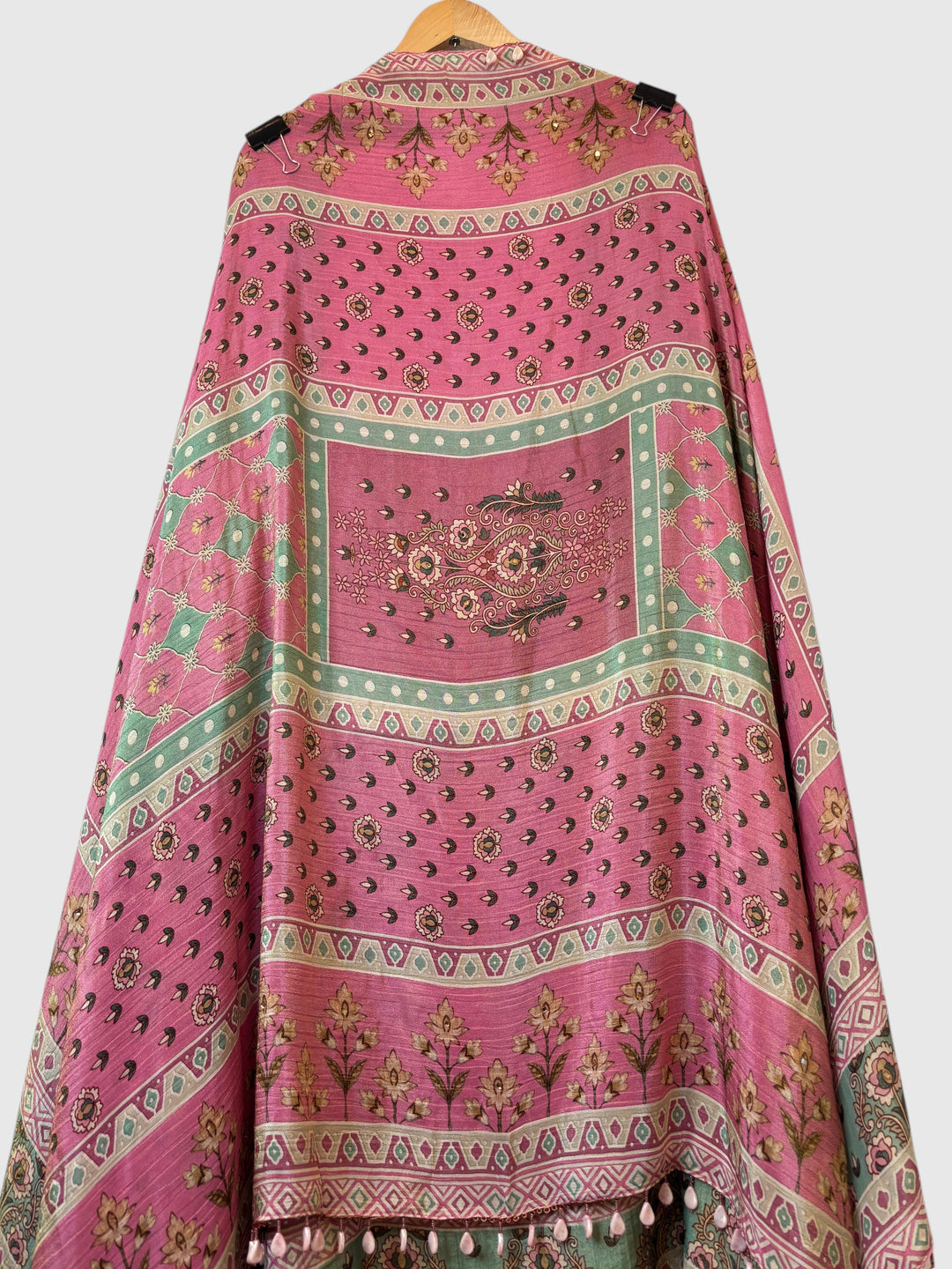 Zareva – Pink Crushed Tissue Pearl Handwork Suit
