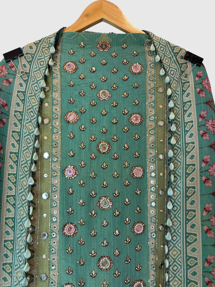 Zareva – Green Crushed Tissue Pearl Handwork Suit