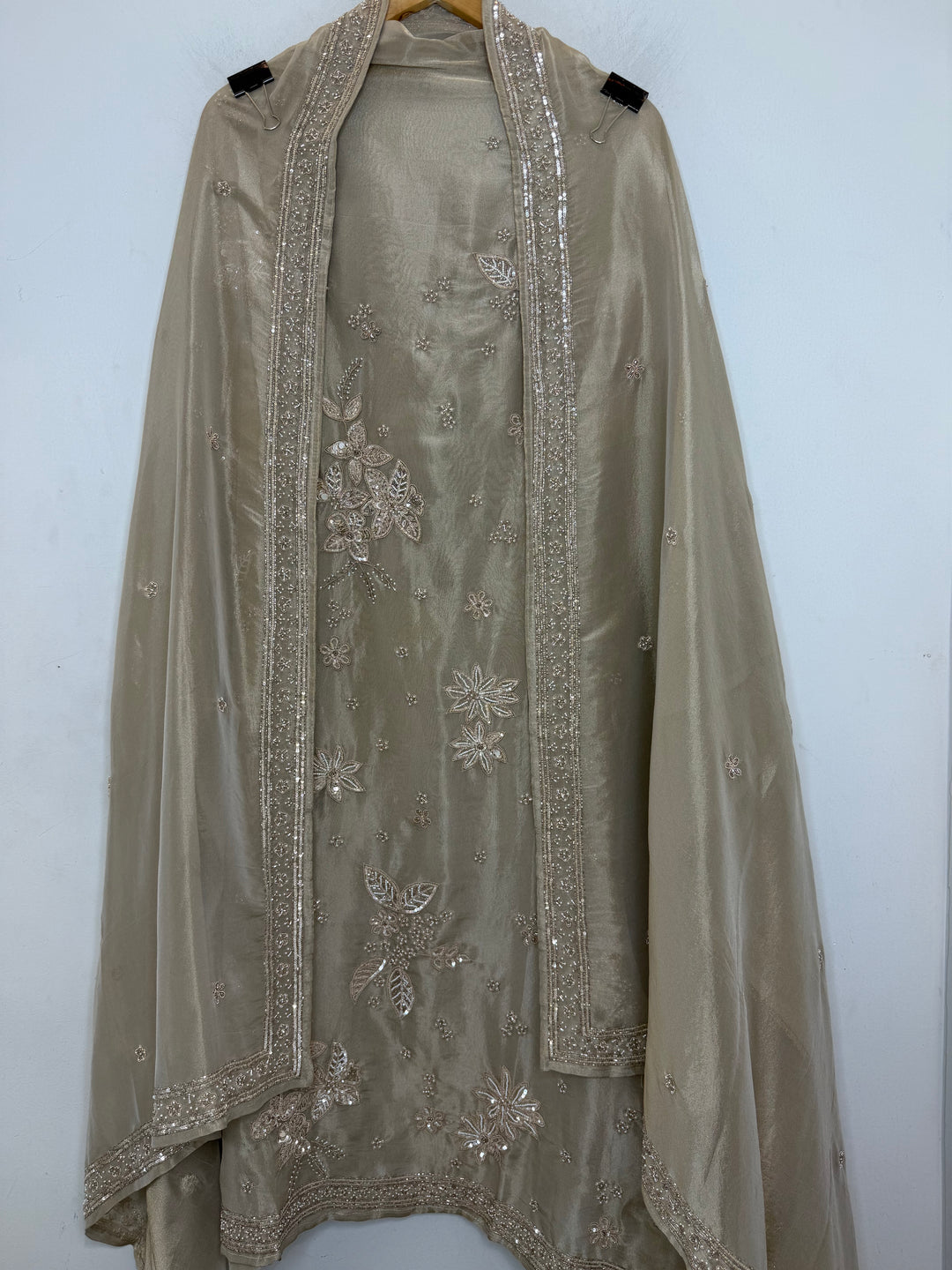 Zareena – Tissue Dabka Pearl Handwork Suit