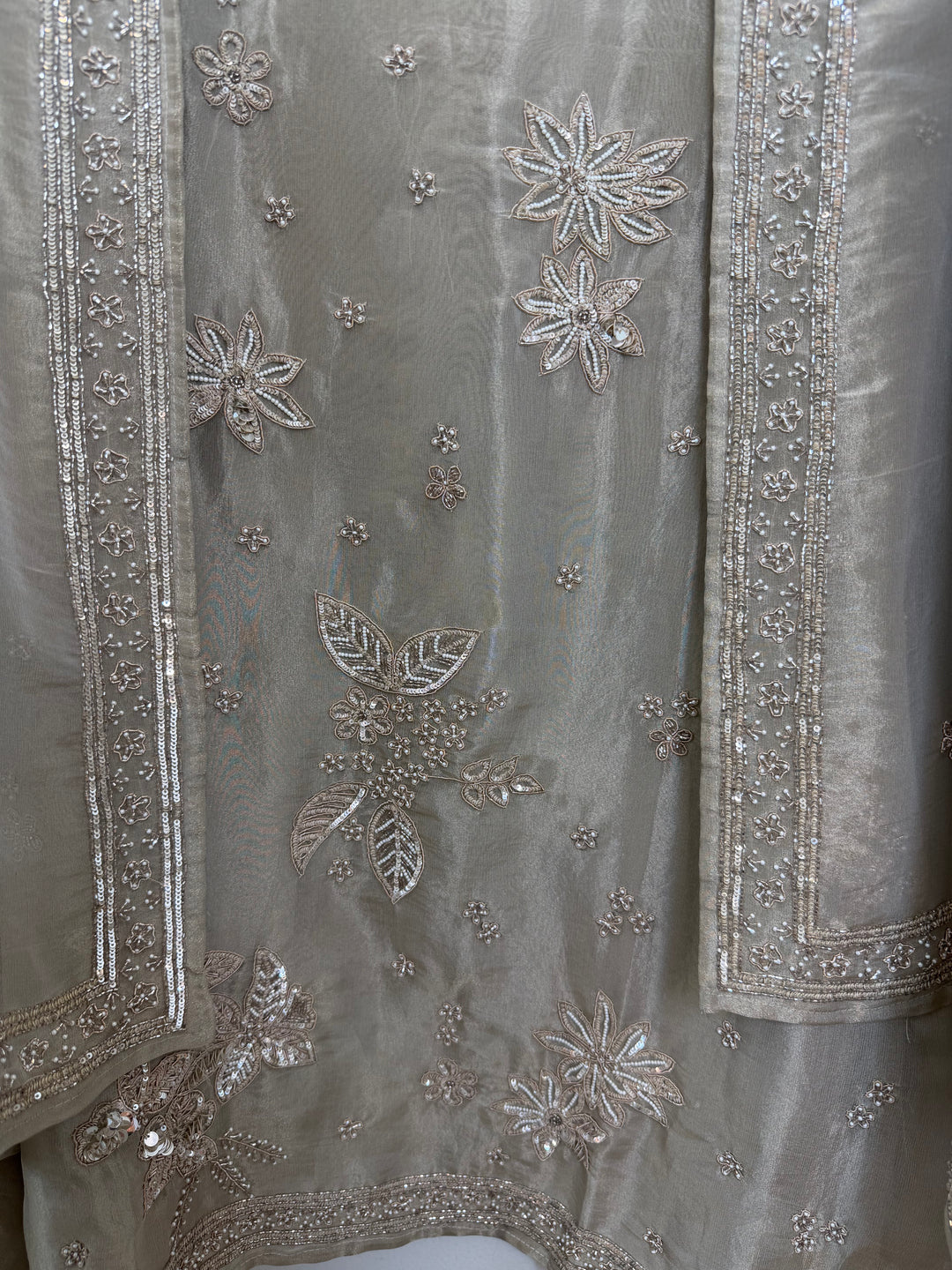 Zareena – Tissue Dabka Pearl Handwork Suit