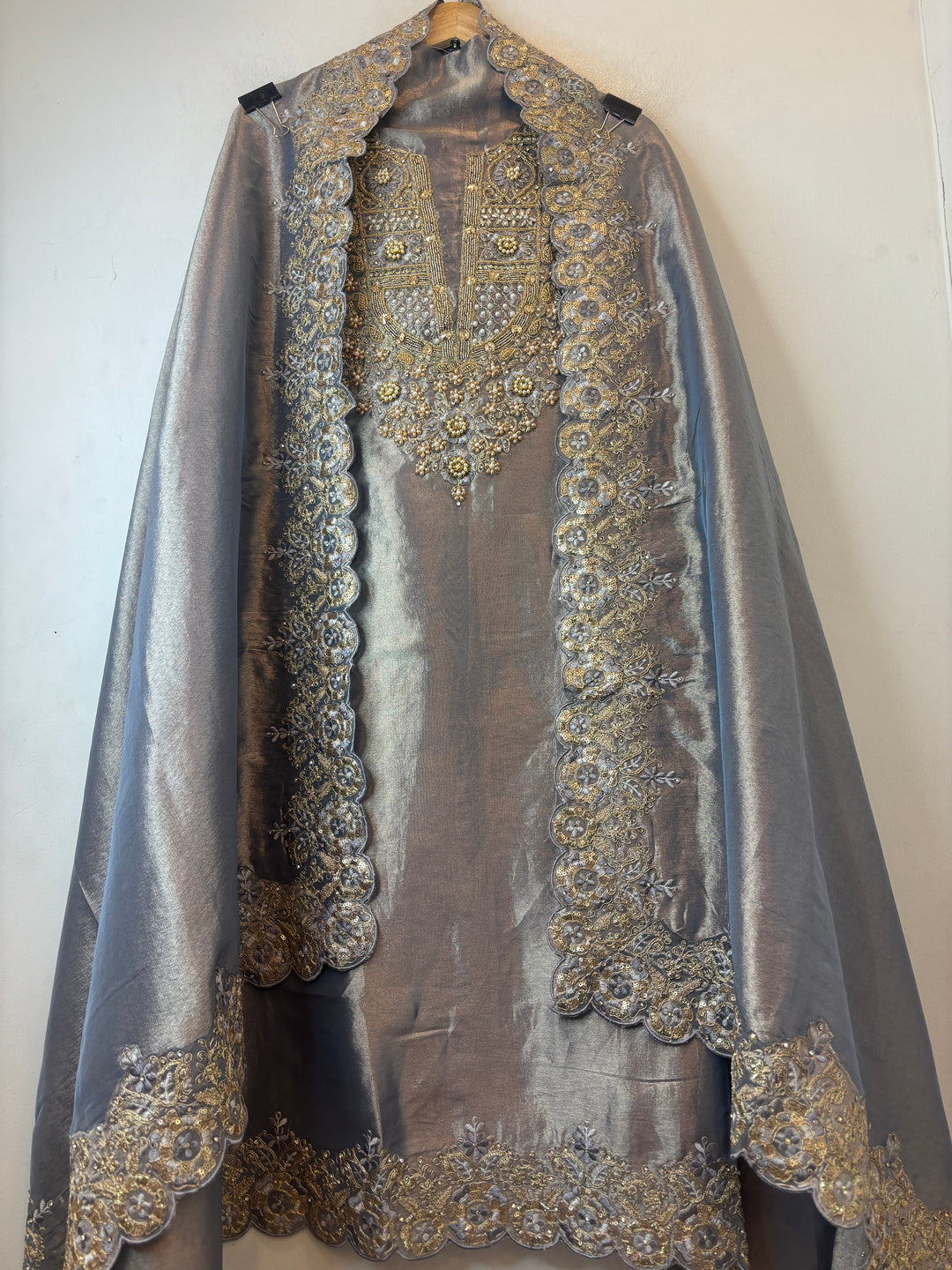 Mahira – Tissue Pearl &amp; Dori Handwork Suit DBPJ1