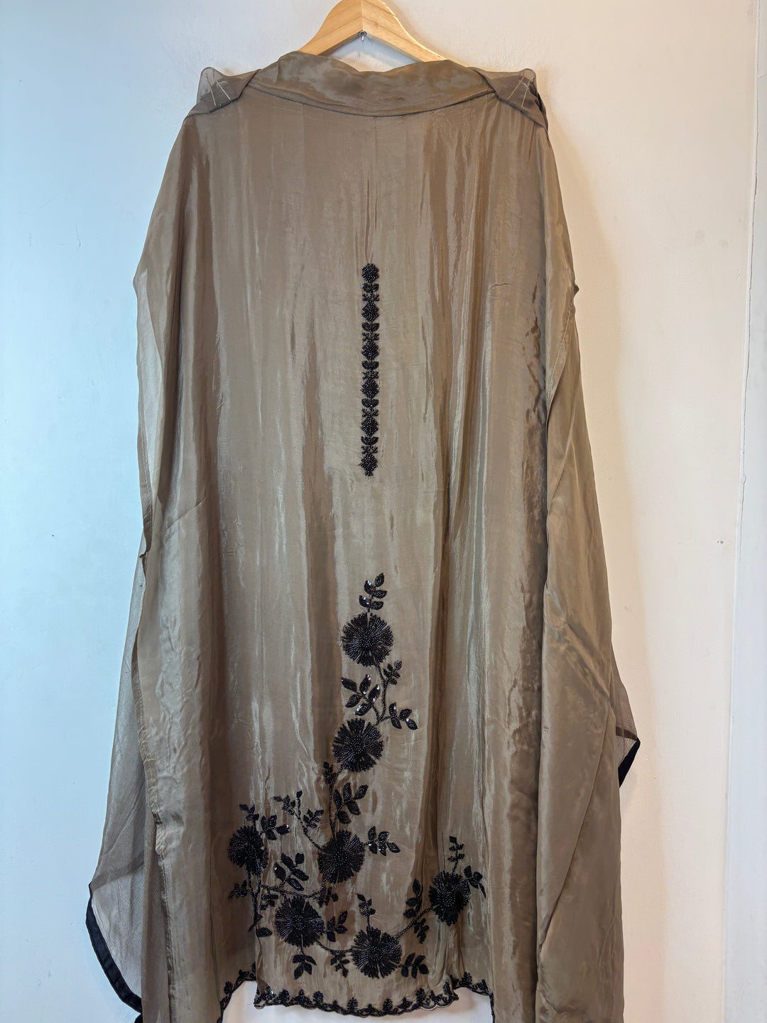 Aaira – Silk Organza Handwork Suit DBPN91004