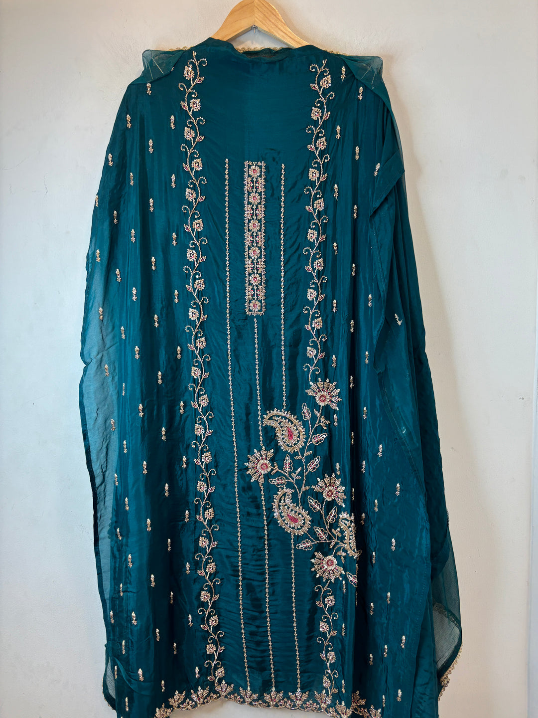 Aaira – Silk Organza Handwork Suit DBPF804
