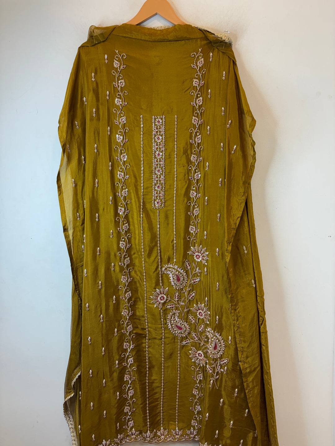 Aaira – Silk Organza Handwork Suit DBPF801