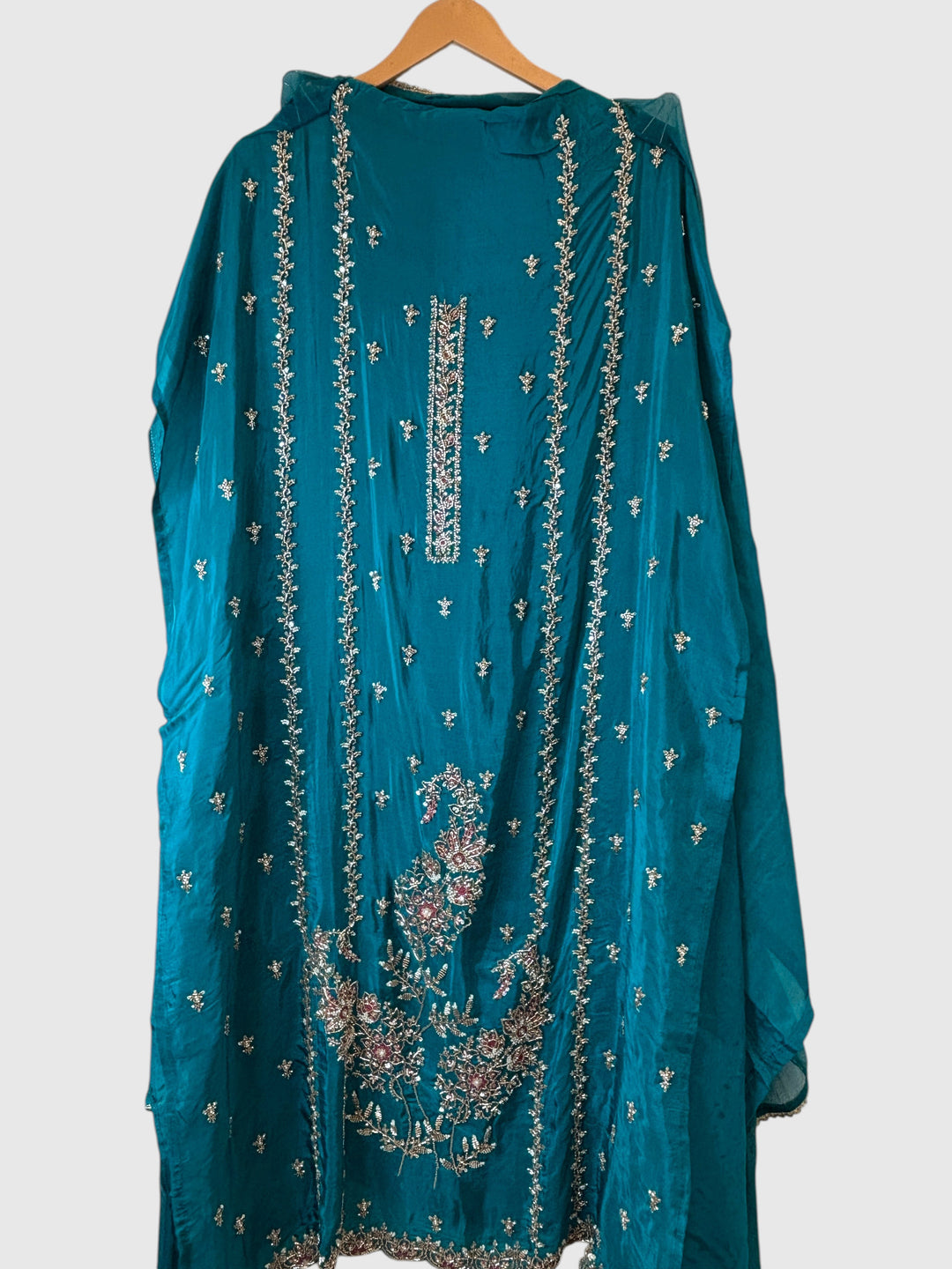 Aaira – Blue Silk Organza Handwork Suit