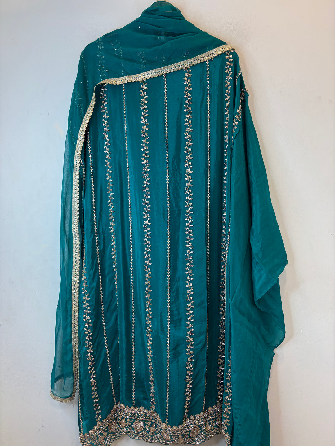 Aaira – Silk Organza Handwork Suit DBPA902