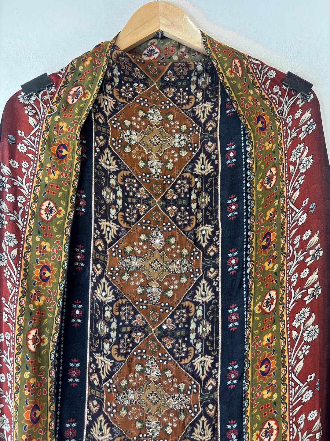 Aira – Crepe Zari Sequin Pearl Mirror Print Suit DBPJJ102