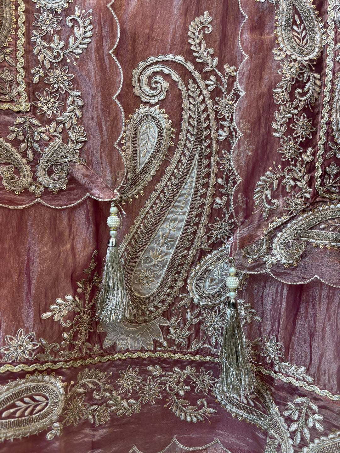 Alaya – Dusty Mauve Crush Tissue Zari Dori Appliqué Suit