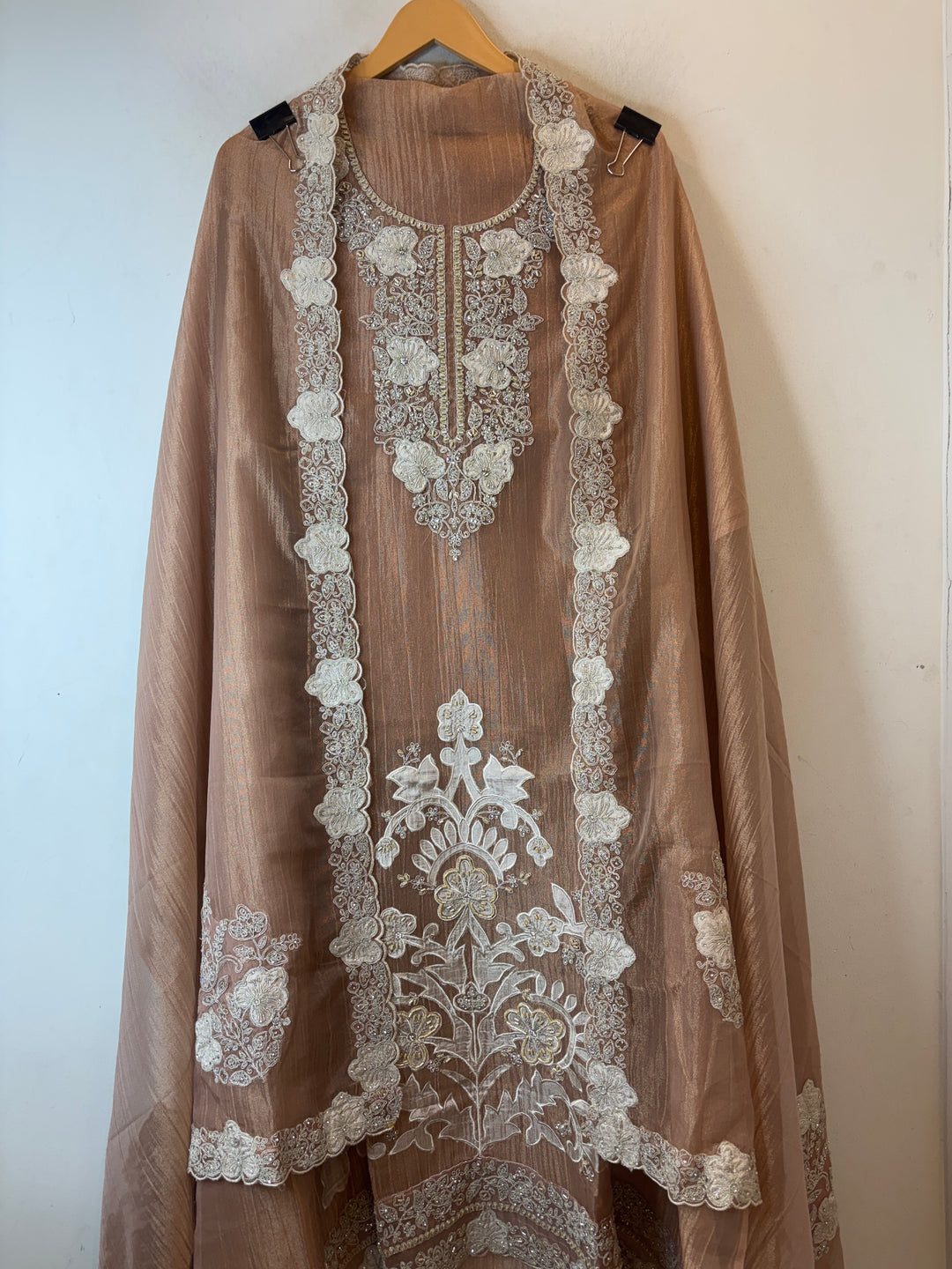 Inaya – Crush Tissue Dori Cutdana Appliqué Suit DBPKK04