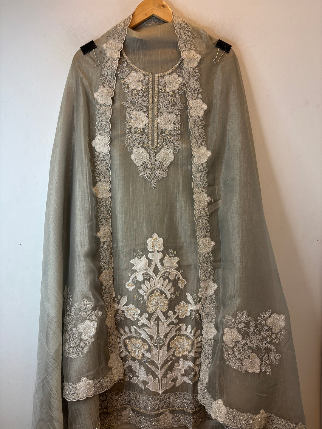 Inaya – Crush Tissue Dori Cutdana Appliqué Suit DBPKK03