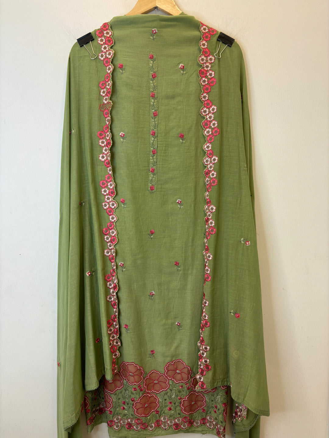 Nayra – Embroidered Mul Cotton Suit
