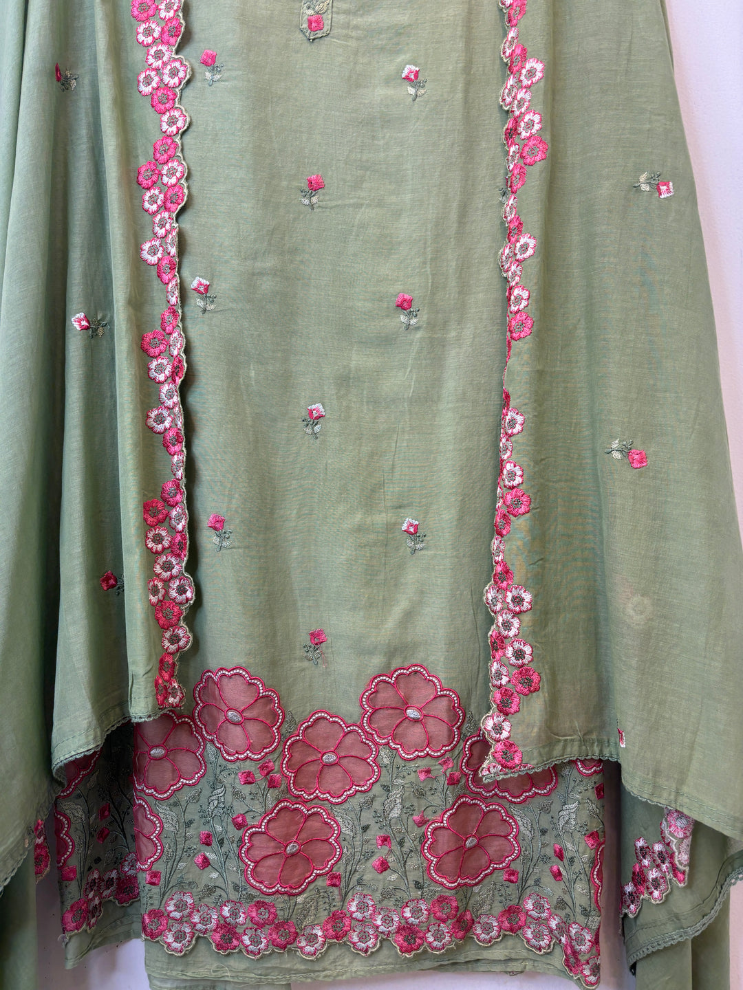 Nayra – Embroidered Mul Cotton Suit