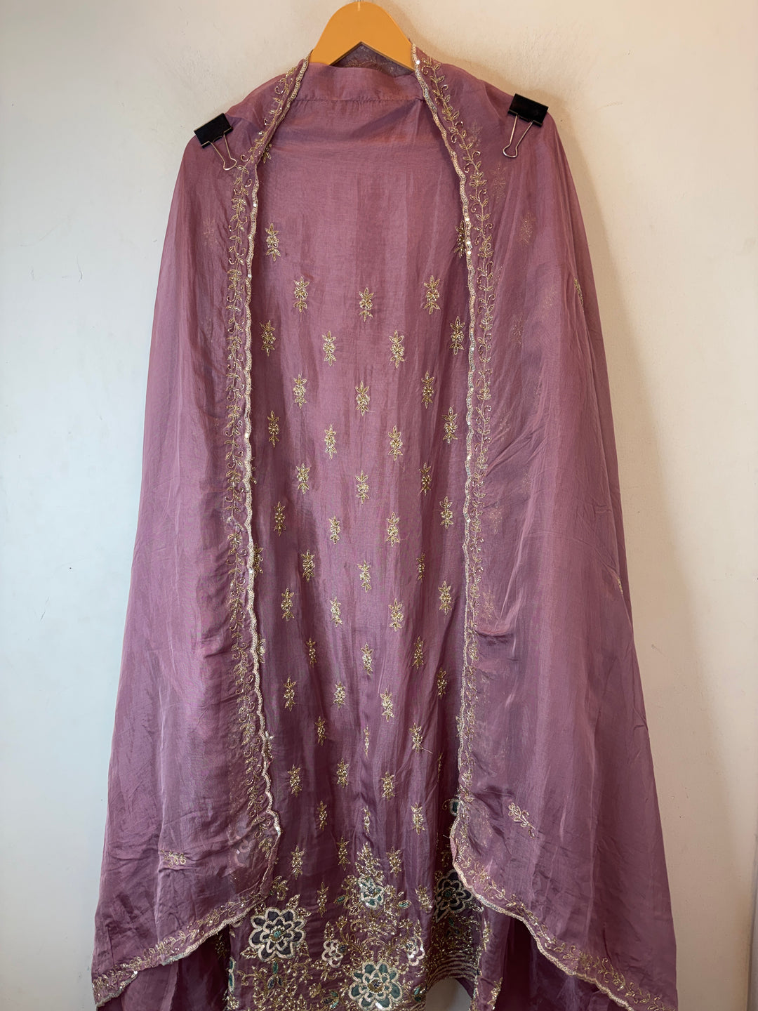 Mauve Organza Aari Booti &amp; Cutdana Ensemble