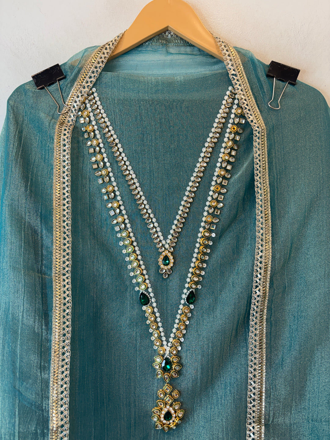 Aaradhya – Crush Tissue Kundan Pearl Suit DBPUU04