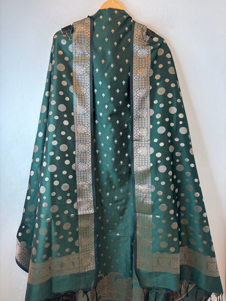 Saira – Dark Emerald Green Banarasi Silk Zari Woven Ensemble DBPVX01