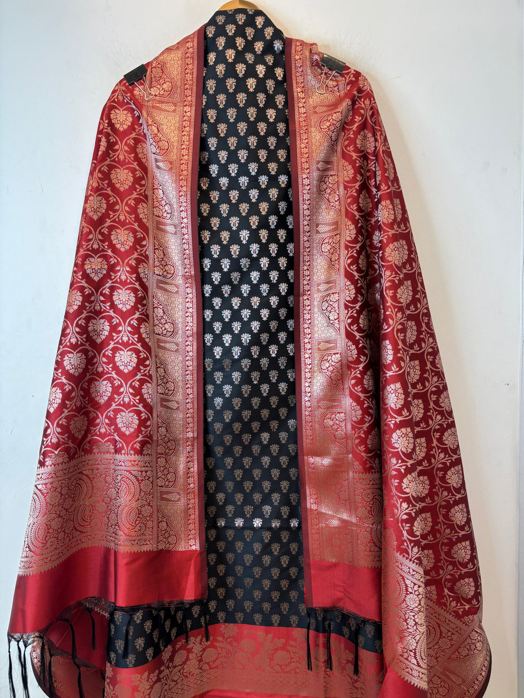 Zoya – Banarasi Silk Woven Jaal Ensemble DBPJK105