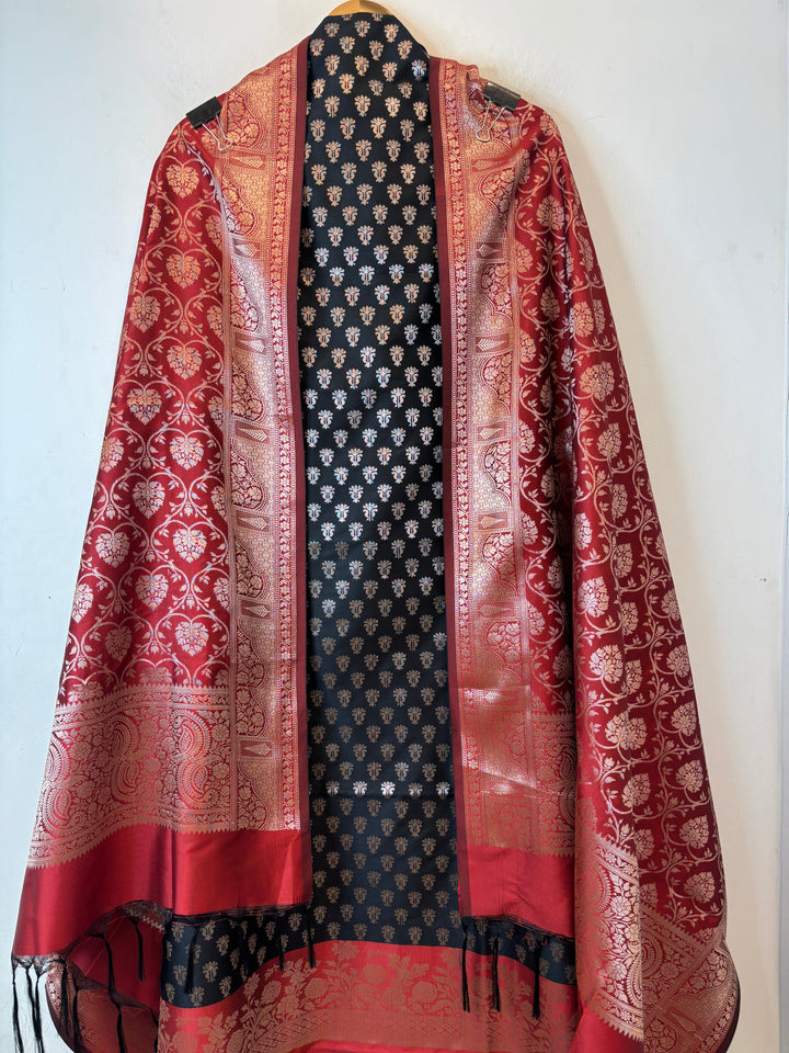 Zoya – Banarasi Silk Woven Jaal Ensemble DBPJK105