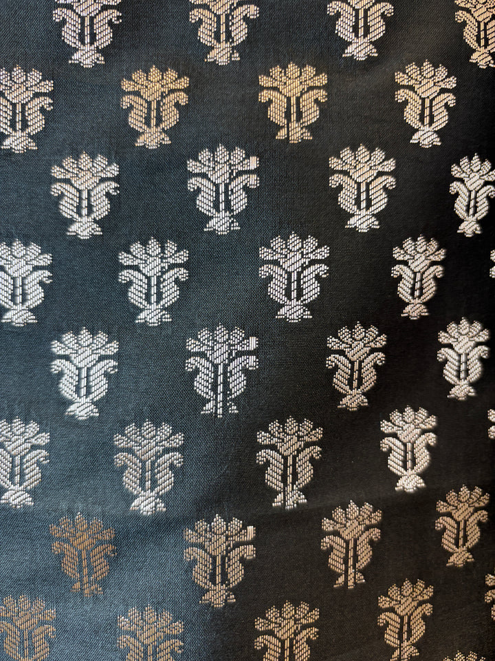 Zoya – Banarasi Silk Woven Jaal Ensemble DBPJK105