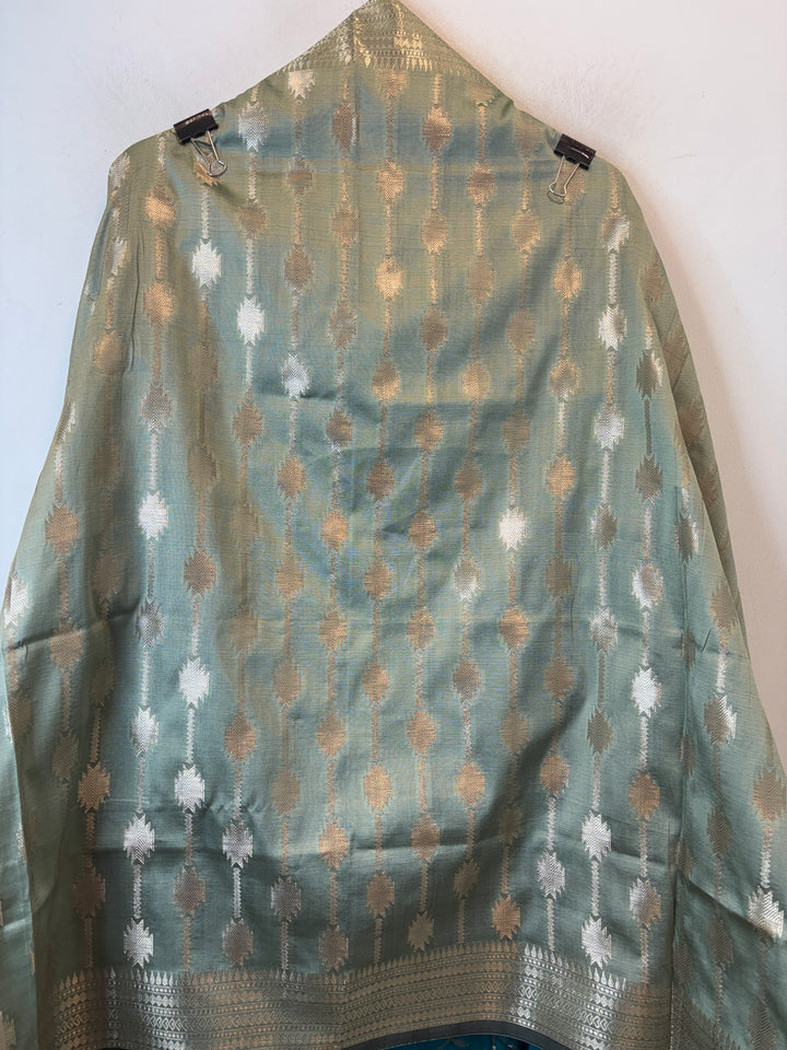 Mahira – Banarasi Silk Zari Jaal Ensemble DBPDL02