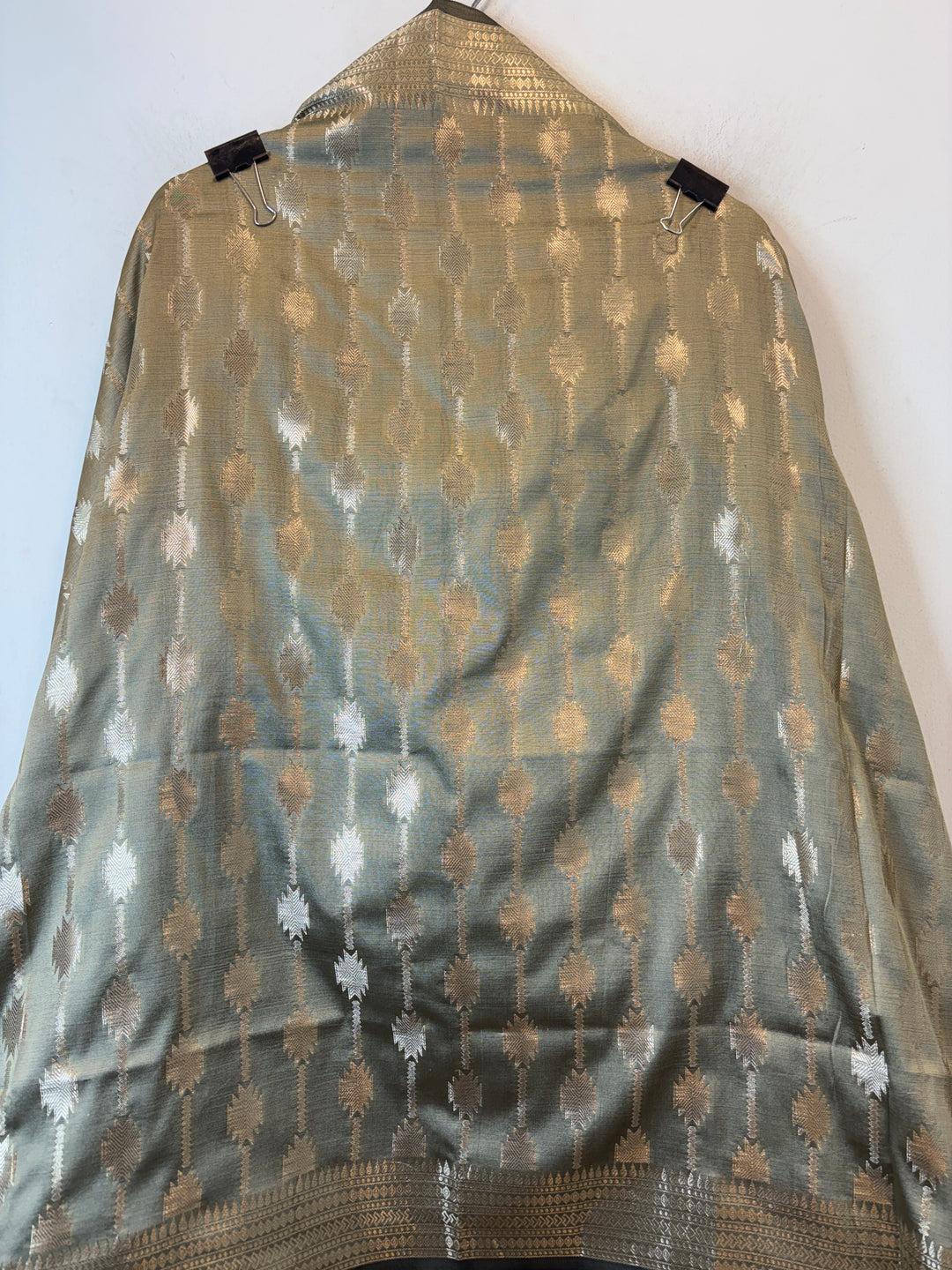 Mahira – Banarasi Silk Zari Jaal Ensemble DBPDL04