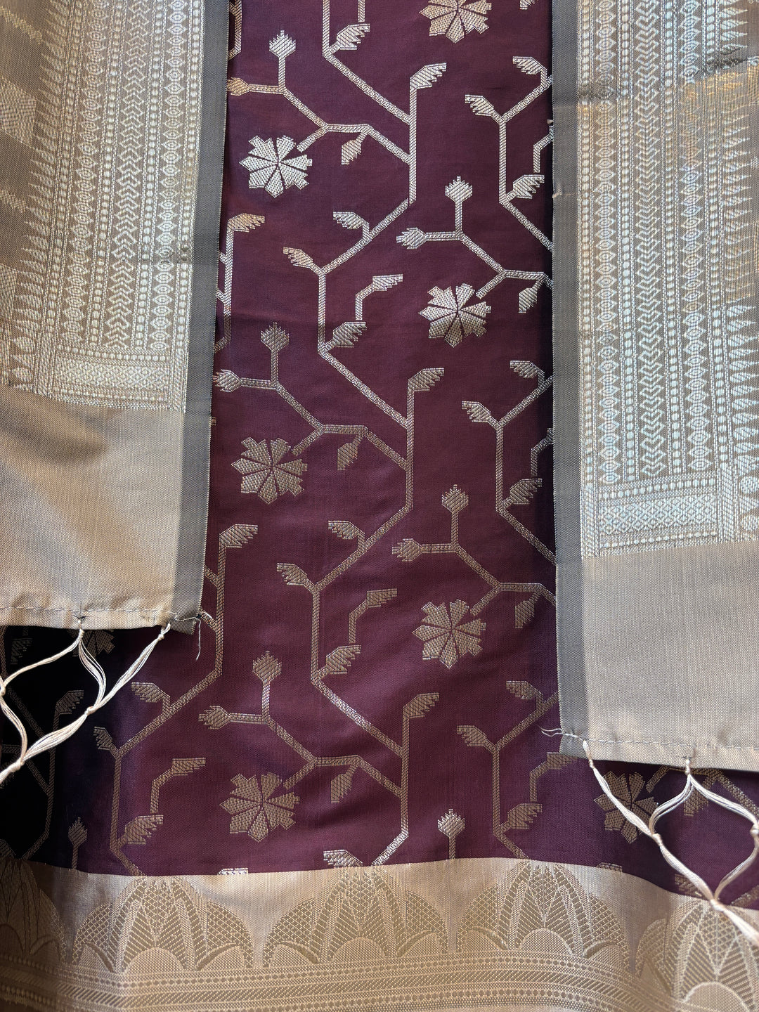 Mahira – Banarasi Silk Zari Jaal Ensemble DBPDL05