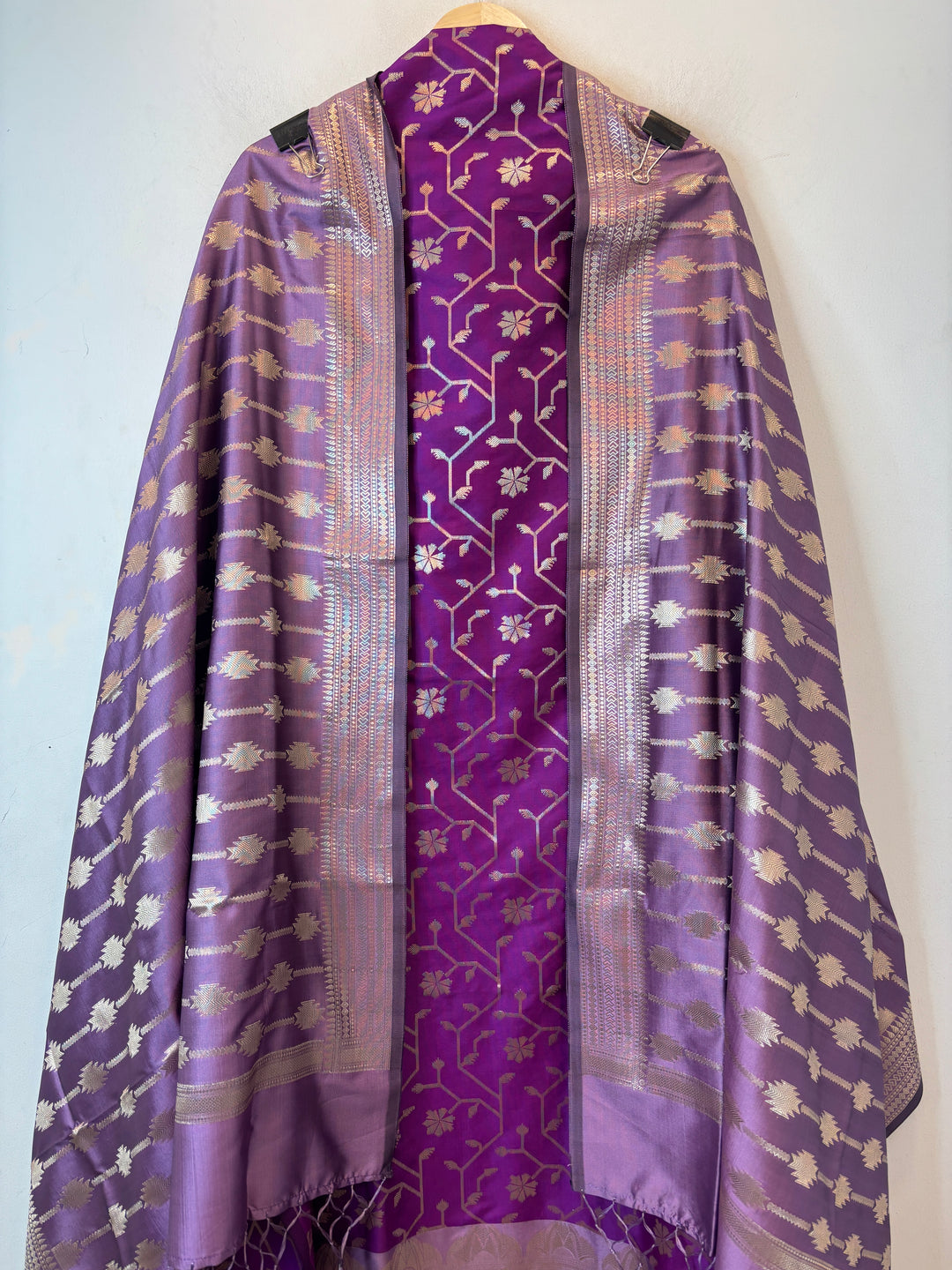 Mahira – Banarasi Silk Zari Jaal Ensemble DBPDL03