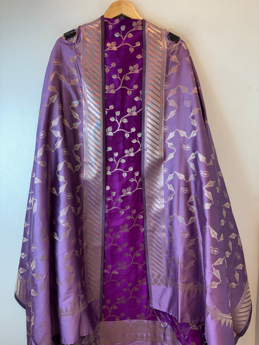 Anaya – Banarasi Silk Zari Jaal Ensemble DBPHK02