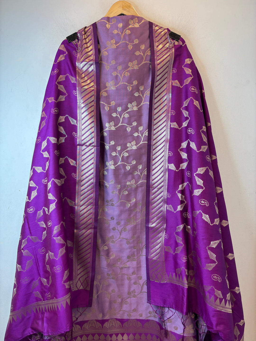 Anaya – Banarasi Silk Zari Jaal Ensemble DBPHK01