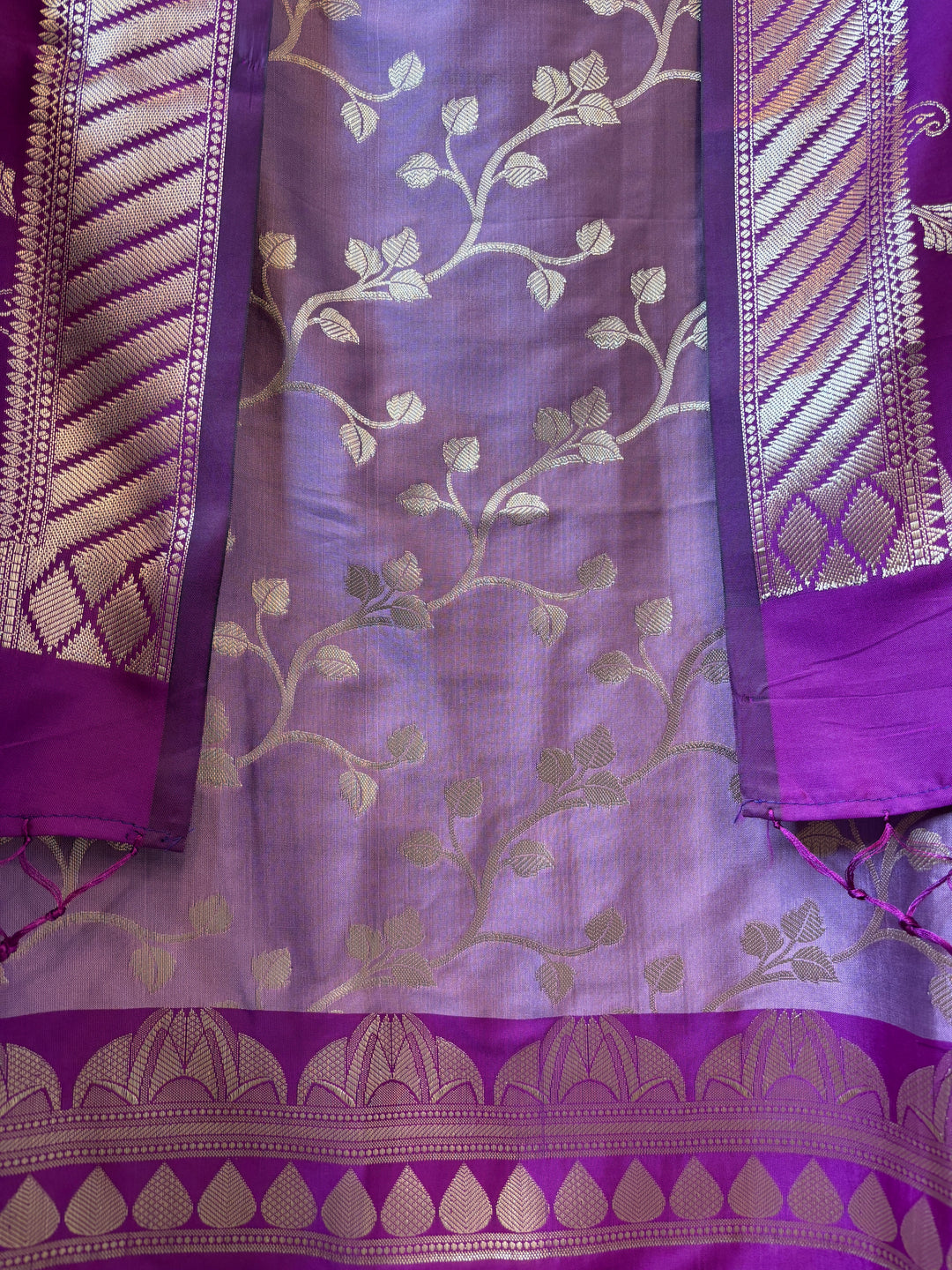 Anaya – Banarasi Silk Zari Jaal Ensemble DBPHK01