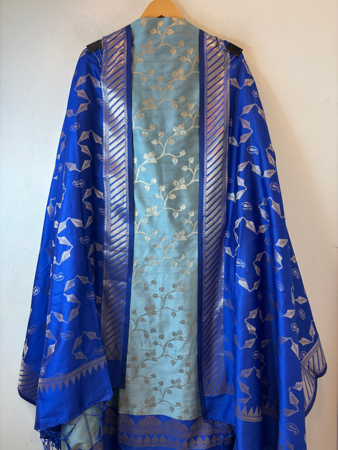 Anaya – Banarasi Silk Zari Jaal Ensemble DBPHK04