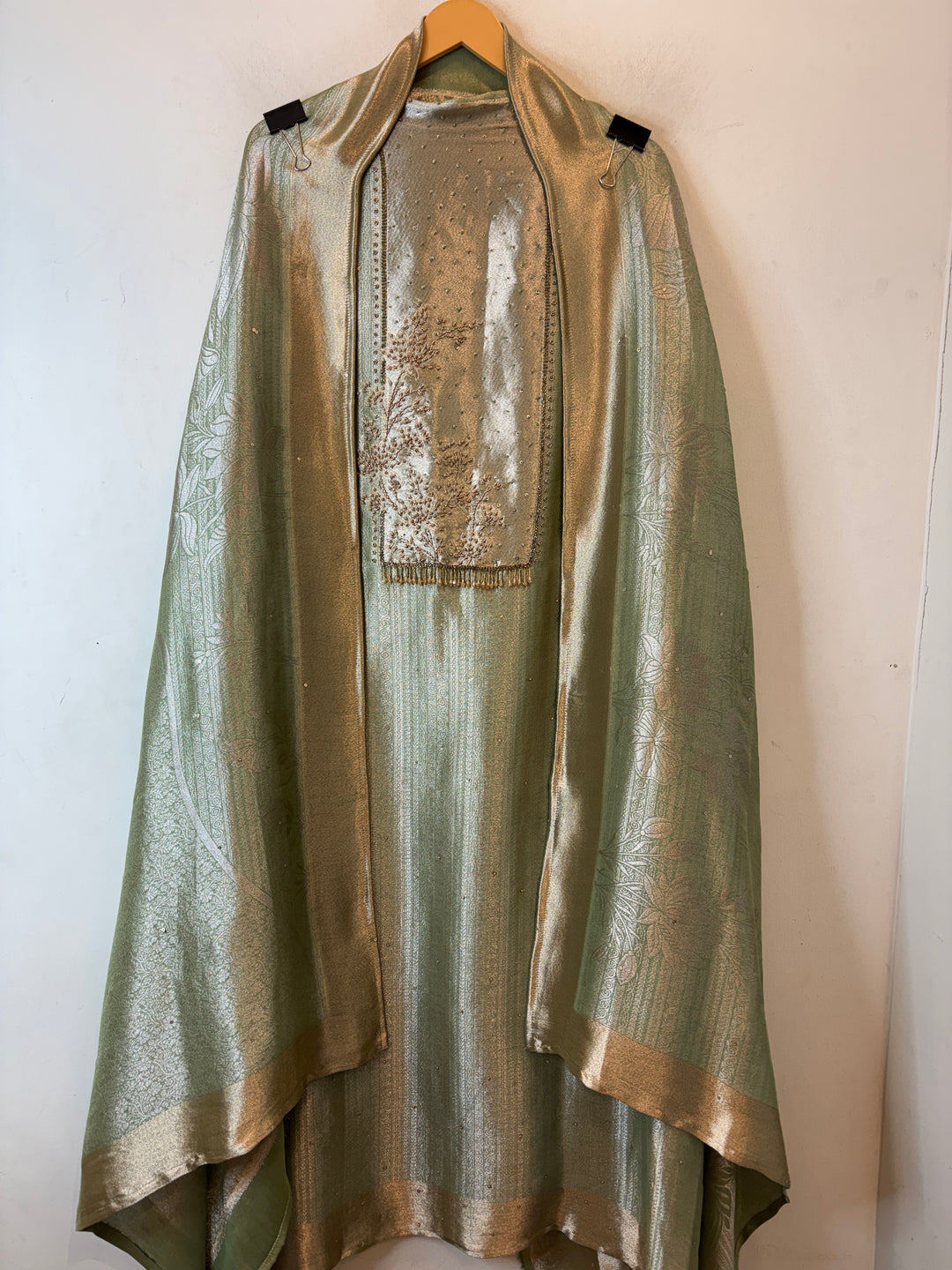 Aarohi – Tissue Brocade Cutdana Pearl Ensemble DBPKV02