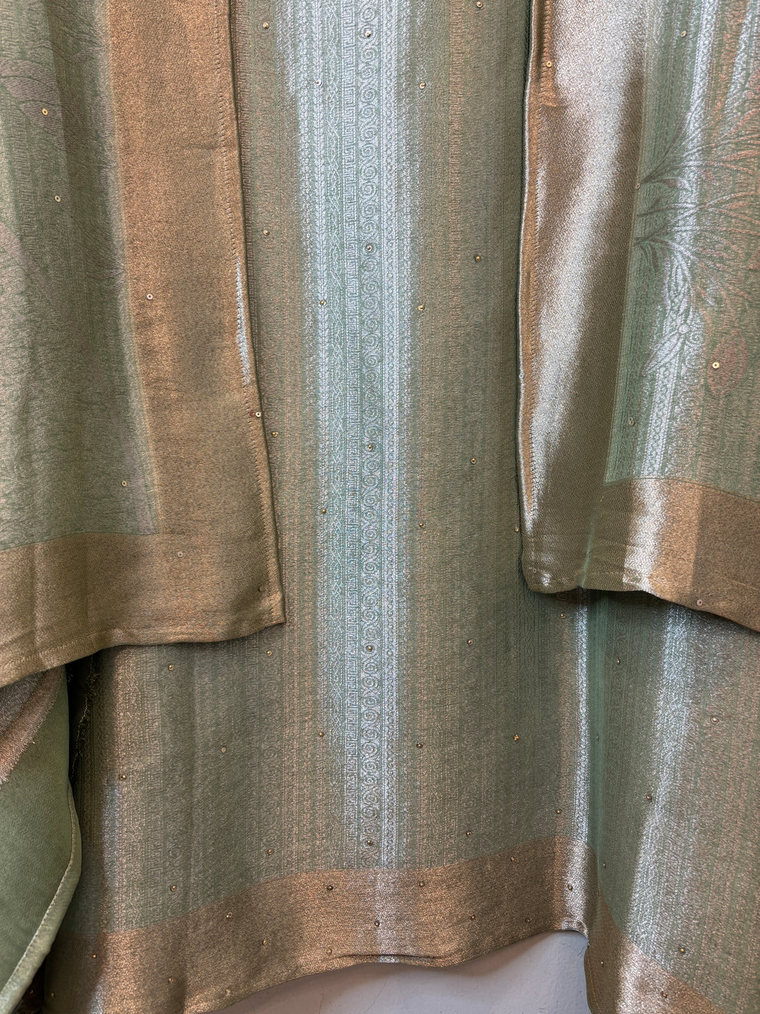 Aarohi – Tissue Brocade Cutdana Pearl Ensemble DBPKV02