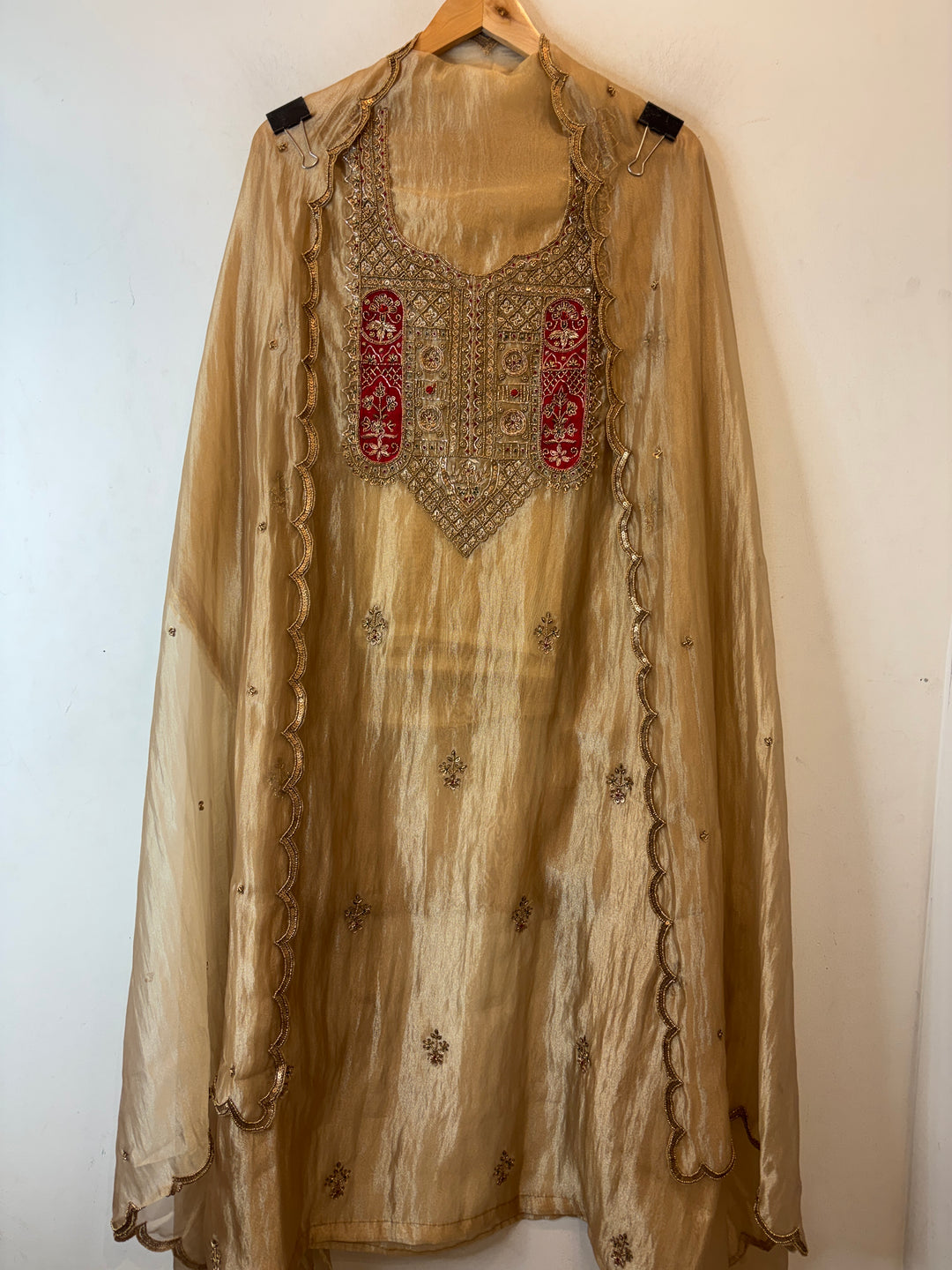 Amara – Gold Crush Tissue Anti-Gold Zardozi Ensemble