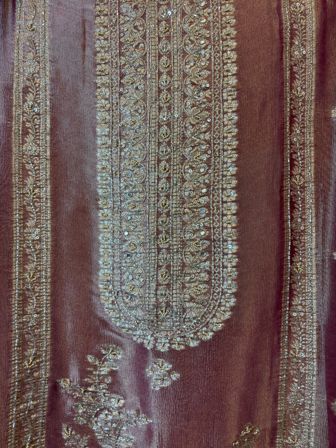 Aaradhya – Peach Kanjivaram Zari Cutdana Ensemble