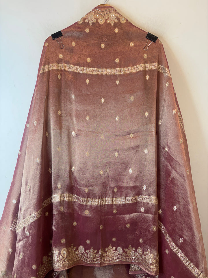 Aaradhya – Pink Kanjivaram Zari Cutdana Ensemble