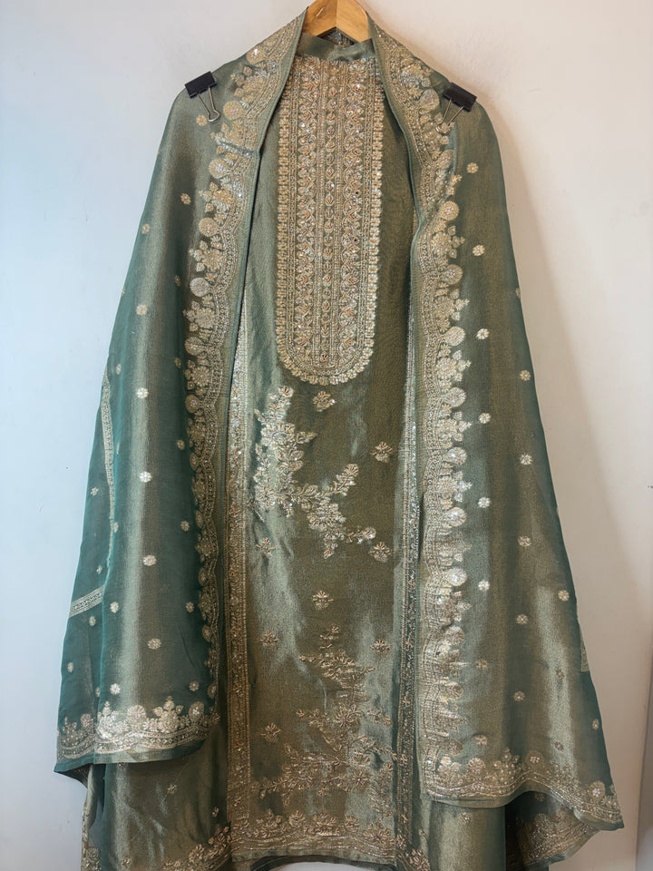 Aaradhya – Green Kanjivaram Zari Cutdana Ensemble