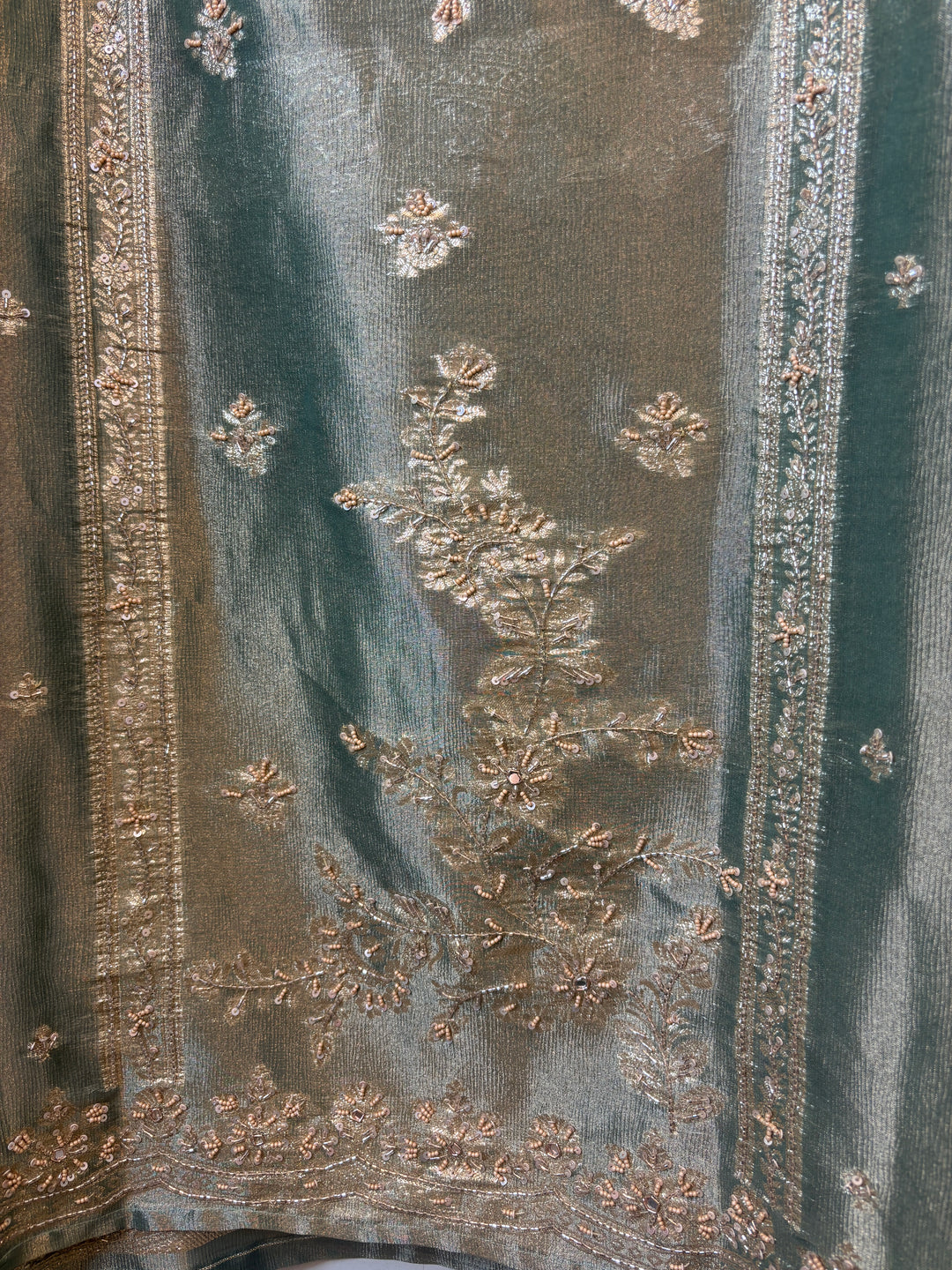 Aaradhya – Green Kanjivaram Zari Cutdana Ensemble
