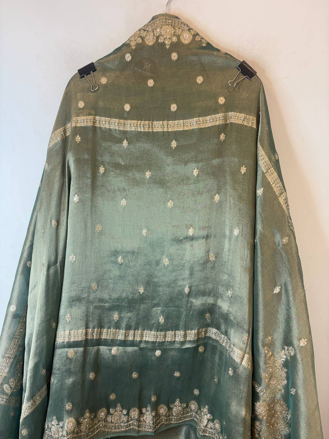 Aaradhya – Green Kanjivaram Zari Cutdana Ensemble