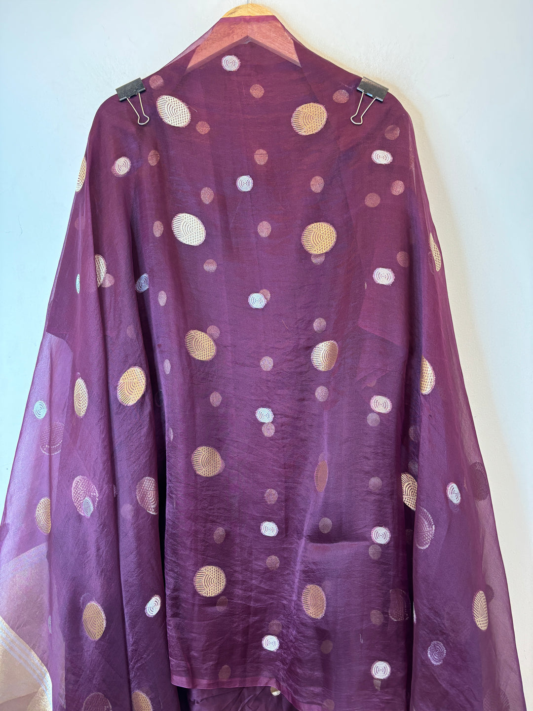 Ruhani – Wine Pure Silk Maheshwari Zari Woven Ensemble DBPRO06