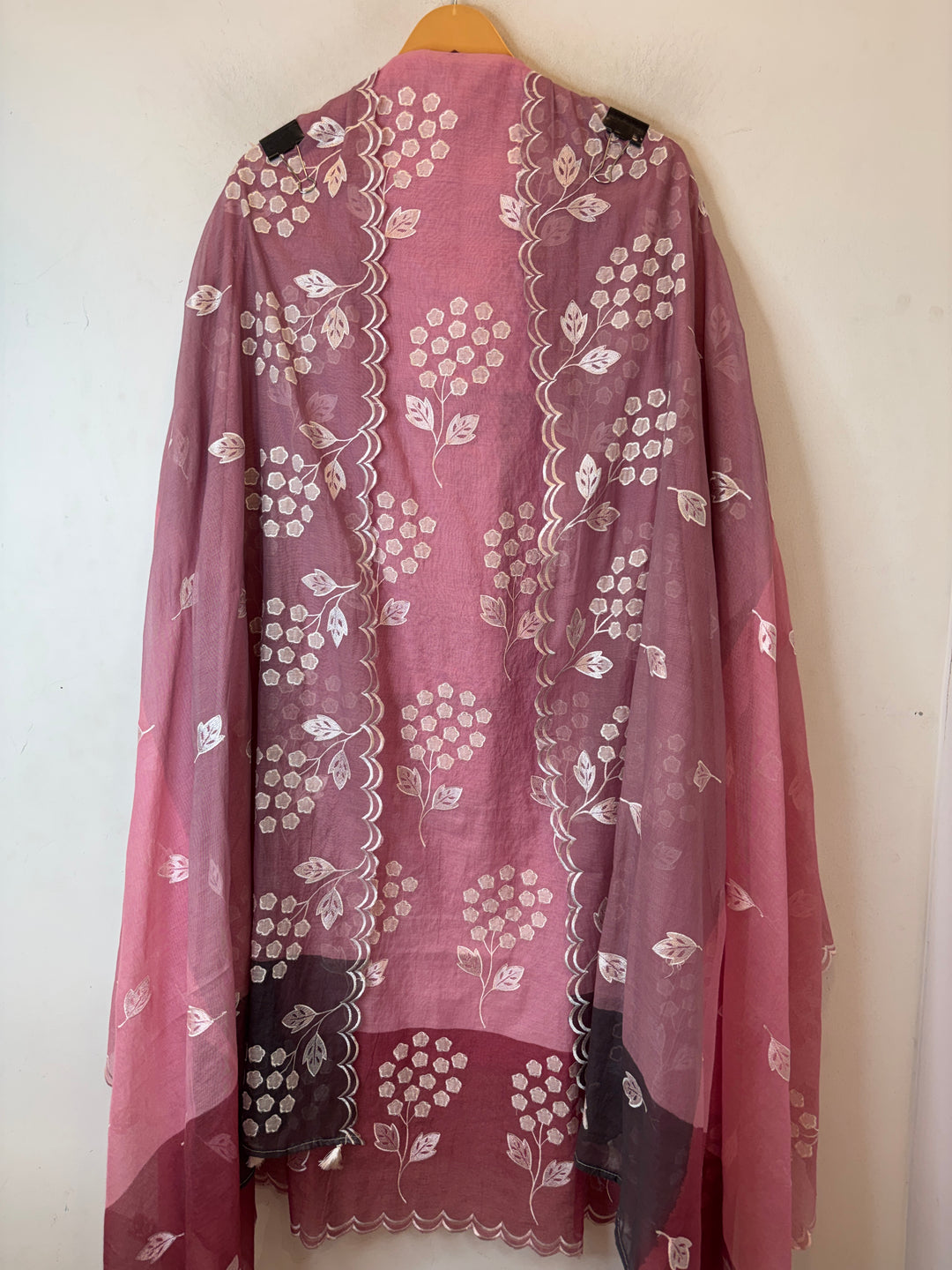 Zivara – Pink Mul Chanderi Ombre Appliqué Work Unstitched Suit